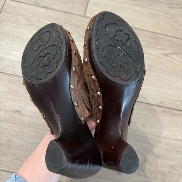 Vintage 90s Y2K Bass Studded Brown Leather Clog Mules Heels Boho Festival 70s - Picture 3 of 3